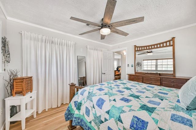 1126 Redfish Street, Bayou Vista, TX 77563