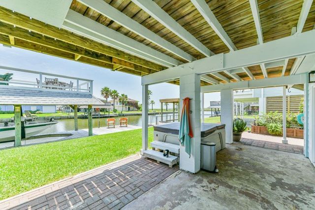 1126 Redfish Street, Bayou Vista, TX 77563