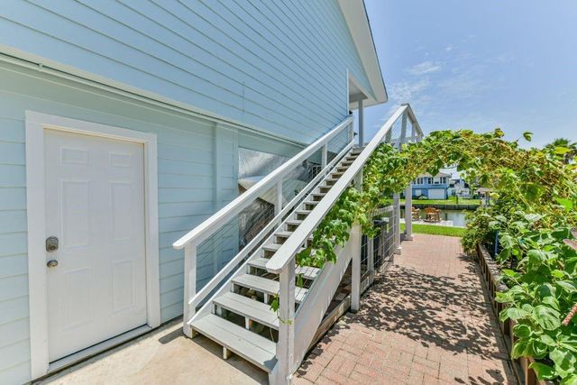 1126 Redfish Street, Bayou Vista, TX 77563