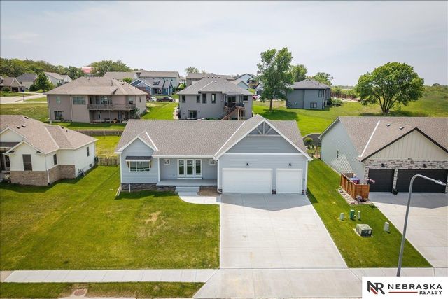 808 Grandview Drive, Louisville, NE 68037