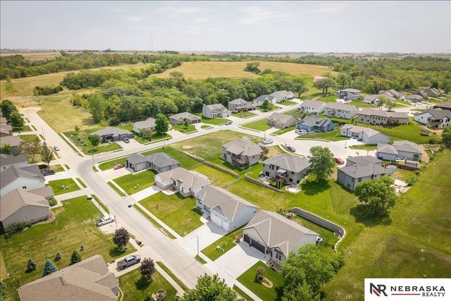 808 Grandview Drive, Louisville, NE 68037