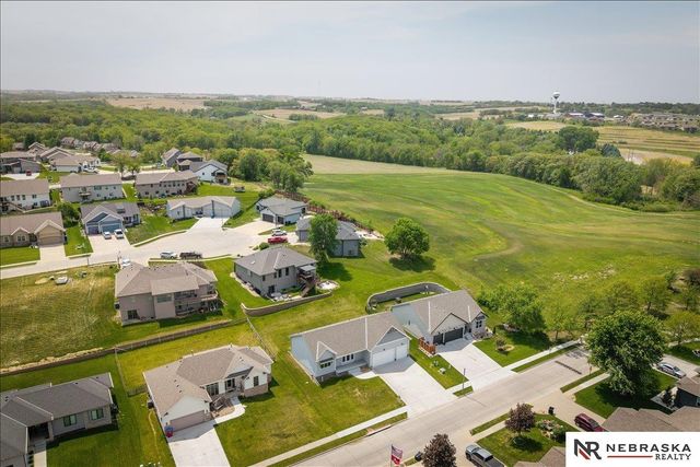 808 Grandview Drive, Louisville, NE 68037