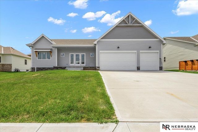 808 Grandview Drive, Louisville, NE 68037