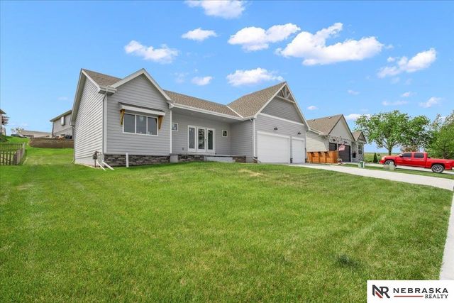 808 Grandview Drive, Louisville, NE 68037