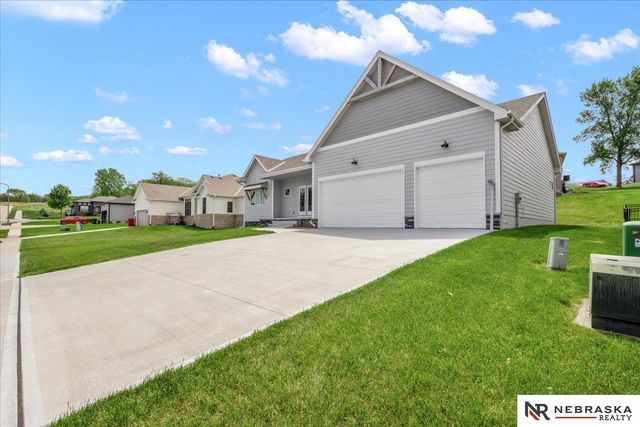 808 Grandview Drive, Louisville, NE 68037