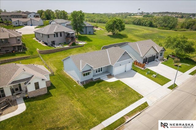 808 Grandview Drive, Louisville, NE 68037