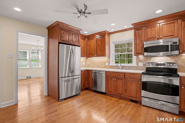 32 Crescent Drive, Easton, CT 06612