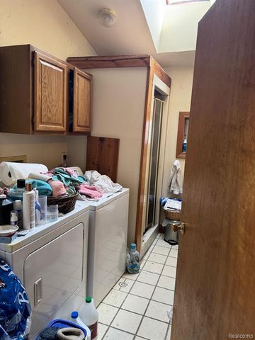 1684 Baldwin Avenue, Pontiac, MI 48340
