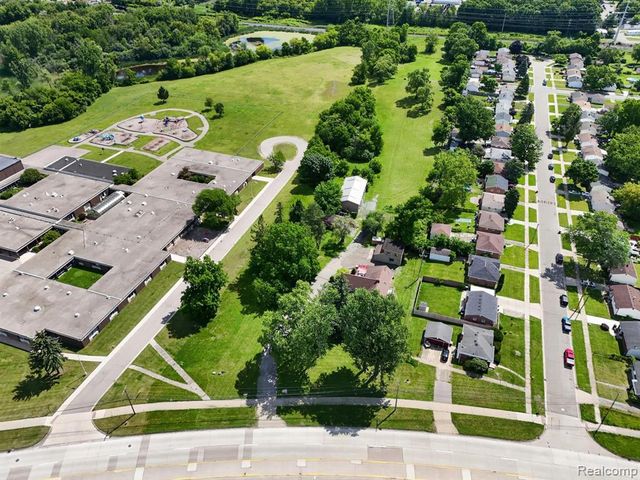 1684 Baldwin Avenue, Pontiac, MI 48340