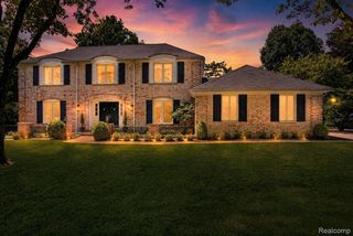2574 Fox Chase Drive, Troy, MI 48098