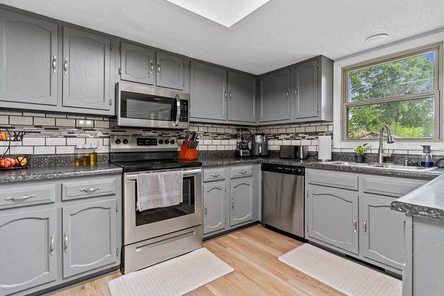 6946 W Lone Oak Street, Springfield, MO 65803