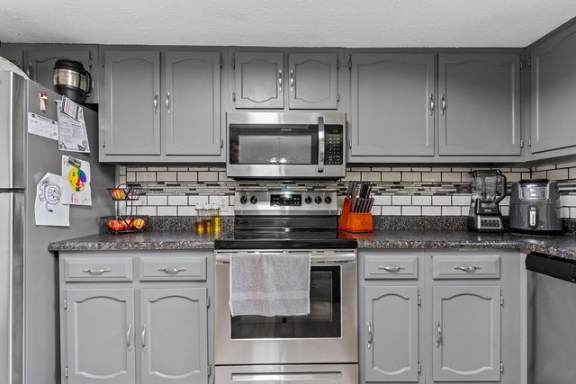 6946 W Lone Oak Street, Springfield, MO 65803