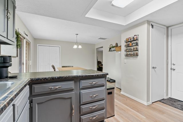 6946 W Lone Oak Street, Springfield, MO 65803