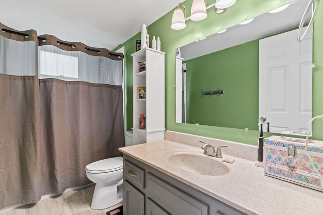 6946 W Lone Oak Street, Springfield, MO 65803