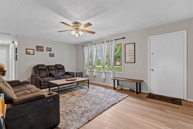 6946 W Lone Oak Street, Springfield, MO 65803