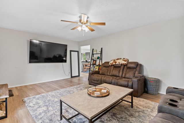 6946 W Lone Oak Street, Springfield, MO 65803