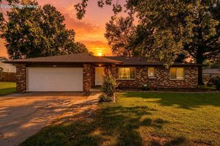 6946 W Lone Oak Street, Springfield, MO 65803