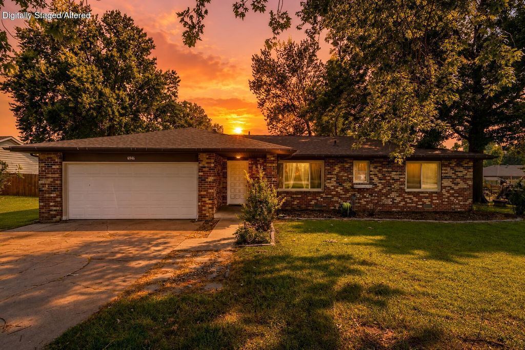 6946 W Lone Oak Street, Springfield, MO 65803