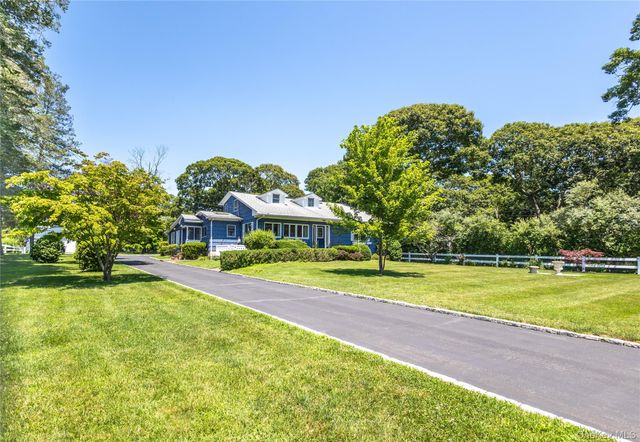 8275 Skunk Lane, Cutchogue, NY 11935