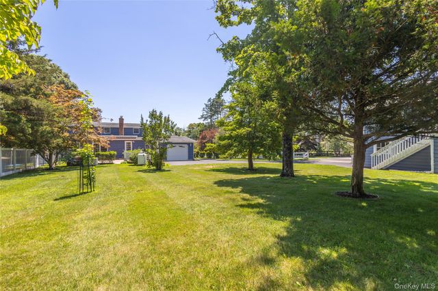 8275 Skunk Lane, Cutchogue, NY 11935