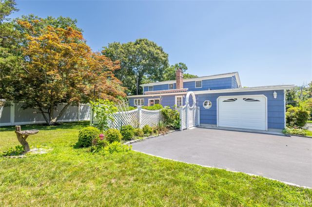 8275 Skunk Lane, Cutchogue, NY 11935