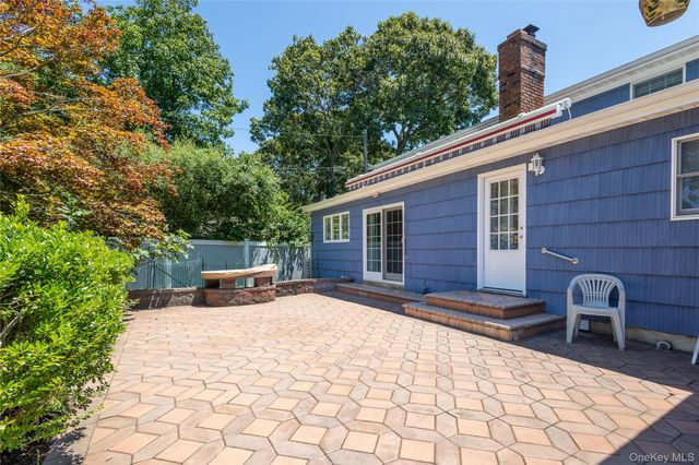 8275 Skunk Lane, Cutchogue, NY 11935