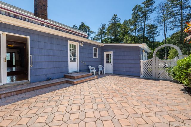8275 Skunk Lane, Cutchogue, NY 11935
