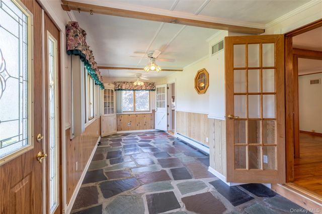 8275 Skunk Lane, Cutchogue, NY 11935