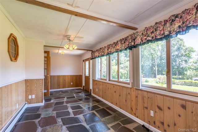 8275 Skunk Lane, Cutchogue, NY 11935