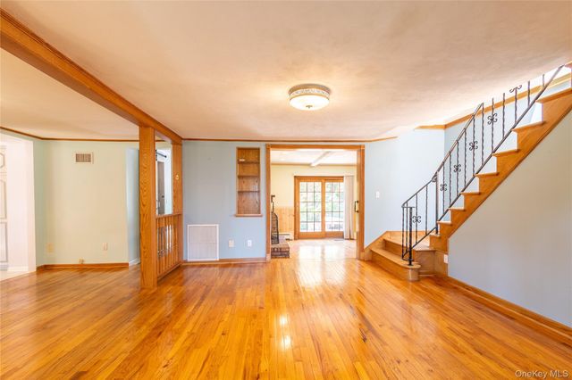 8275 Skunk Lane, Cutchogue, NY 11935