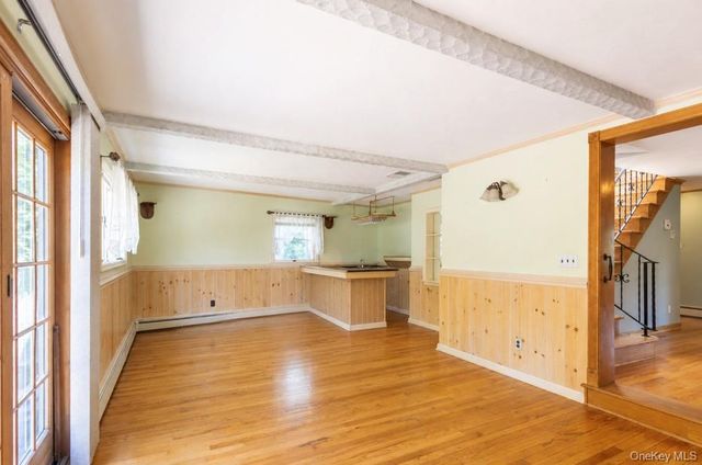 8275 Skunk Lane, Cutchogue, NY 11935
