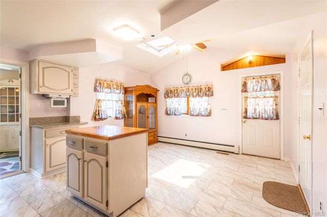 8275 Skunk Lane, Cutchogue, NY 11935