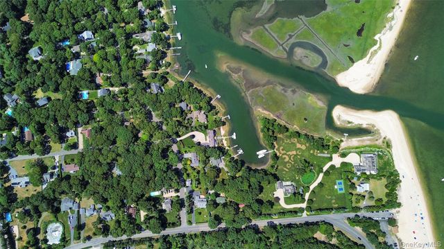 8275 Skunk Lane, Cutchogue, NY 11935