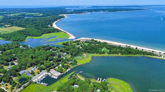 8275 Skunk Lane, Cutchogue, NY 11935