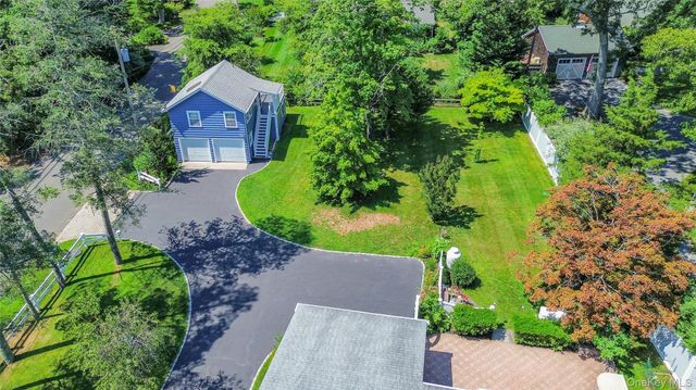 8275 Skunk Lane, Cutchogue, NY 11935