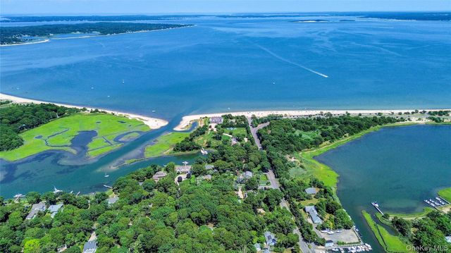 8275 Skunk Lane, Cutchogue, NY 11935