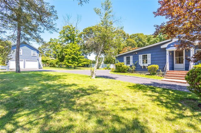 8275 Skunk Lane, Cutchogue, NY 11935