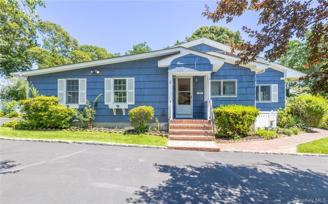8275 Skunk Lane, Cutchogue, NY 11935