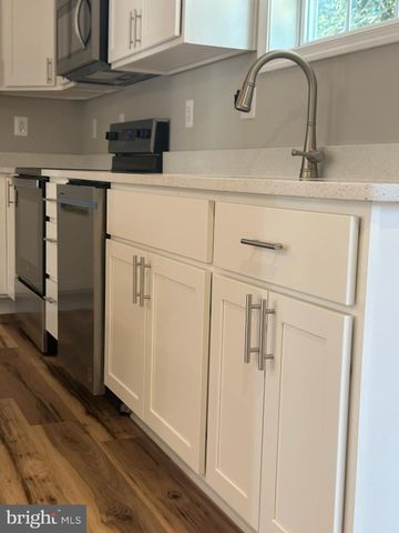 8012 RUGBY, Manassas Park, VA 20111