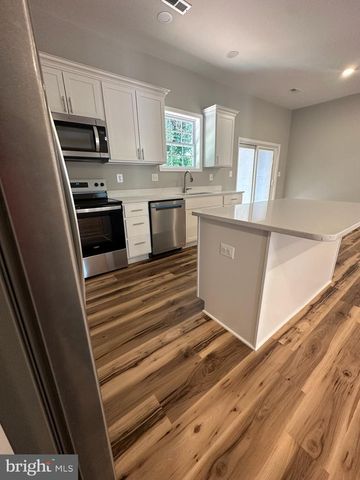 8012 RUGBY, Manassas Park, VA 20111