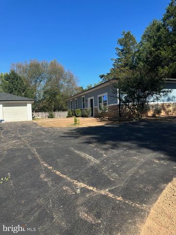8012 RUGBY, Manassas Park, VA 20111
