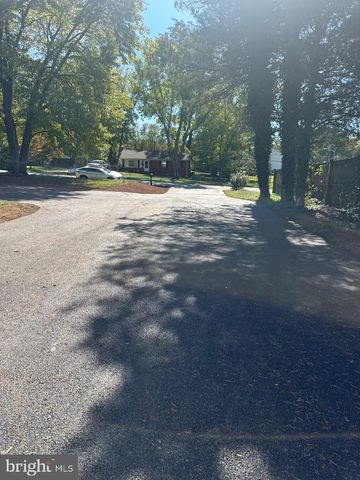 8012 RUGBY, Manassas Park, VA 20111