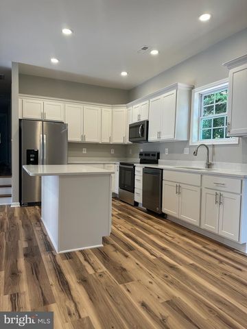 8012 RUGBY, Manassas Park, VA 20111