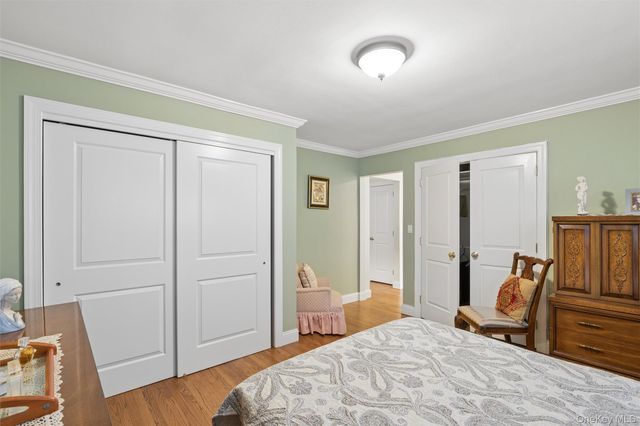 43 Edwards Street 1-B, Roslyn Heights, NY 11577