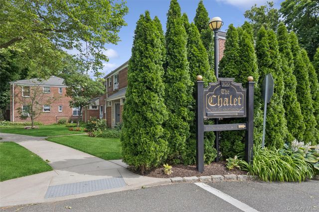 43 Edwards Street 1-B, Roslyn Heights, NY 11577