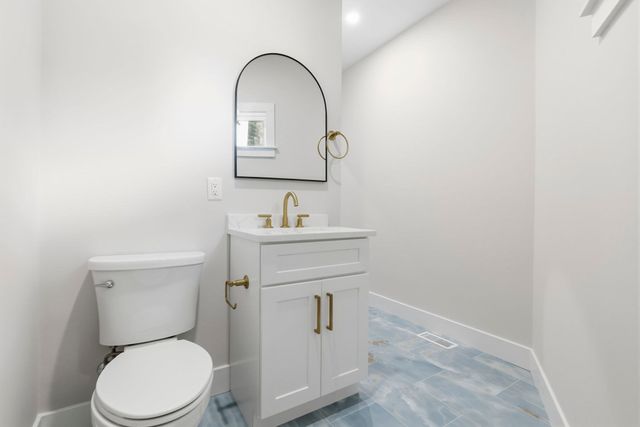 35 Miller Ave, Framingham, MA 01702