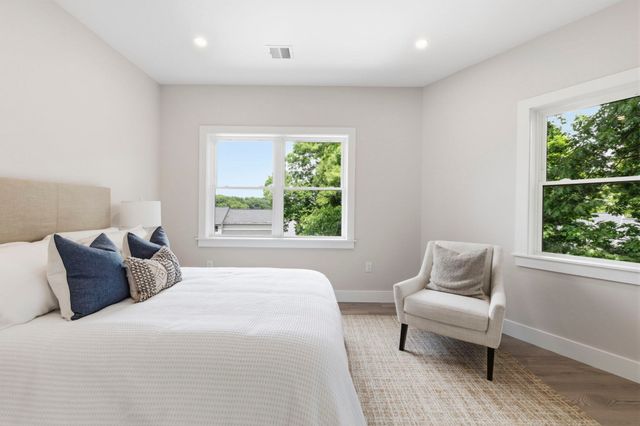 35 Miller Ave, Framingham, MA 01702