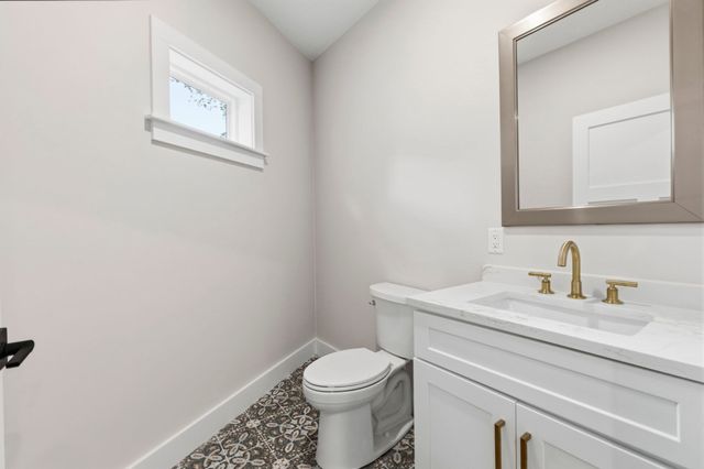 35 Miller Ave, Framingham, MA 01702