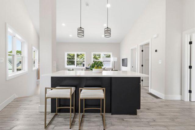 35 Miller Ave, Framingham, MA 01702