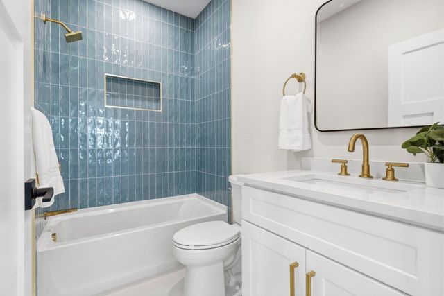 35 Miller Ave, Framingham, MA 01702